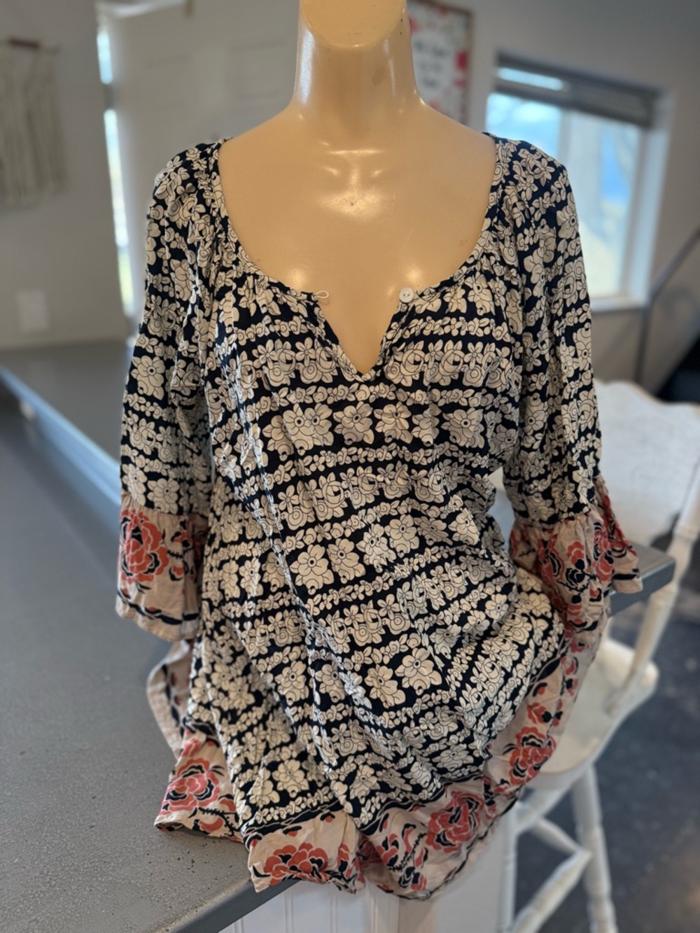 Floral Border Print Scoop Neck Women's Tunic Top